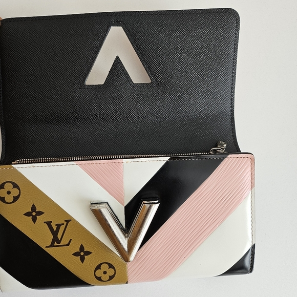 Louis Vuitton Leather & Reverse Monogram Twist Lock Long Wallet - Picture 5 of 11